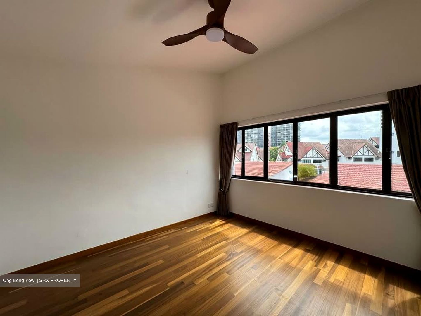 Angklong Lane (D20), Terrace #560007151